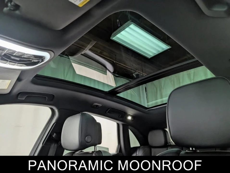 2023 Porsche Macan - Image 16 of 20