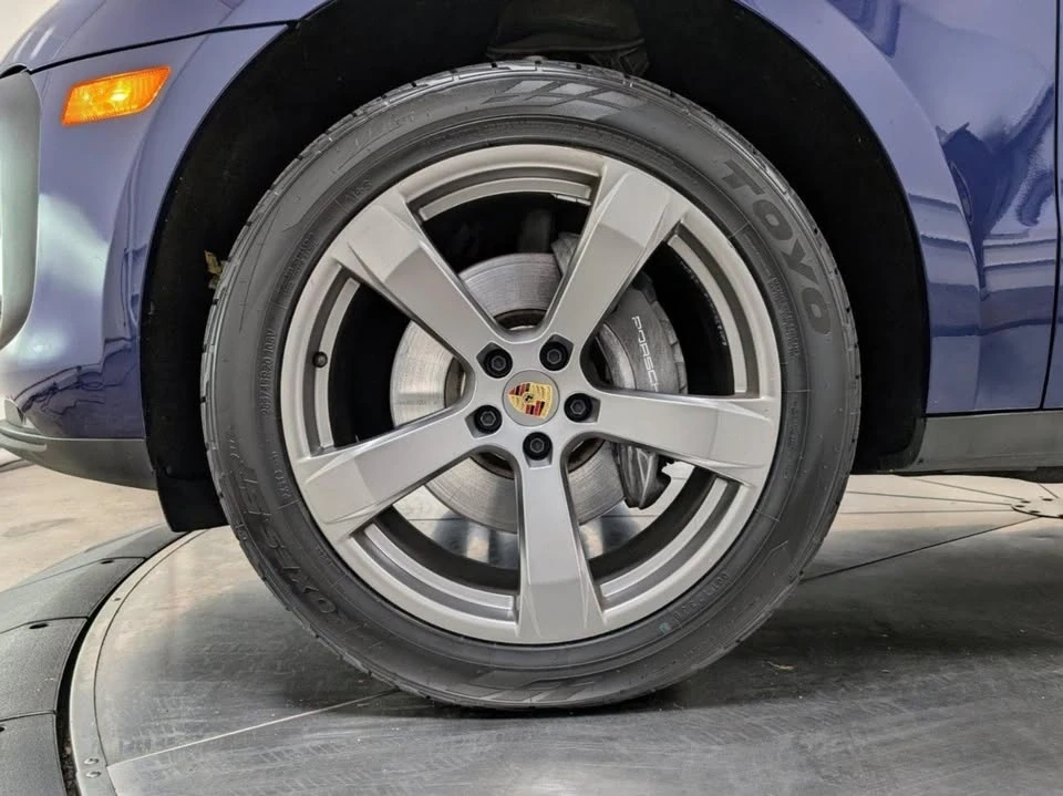 2023 Porsche Macan - Image 12 of 20