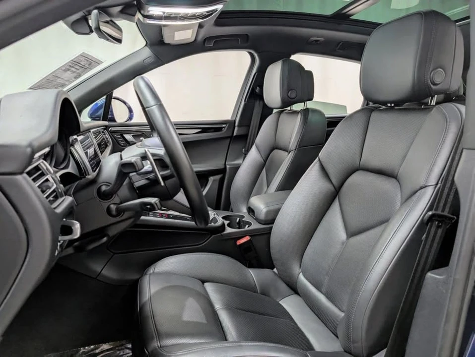 2023 Porsche Macan - Image 15 of 20