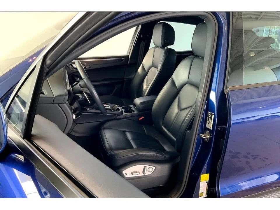 2023 Porsche Macan - Image 9 of 19