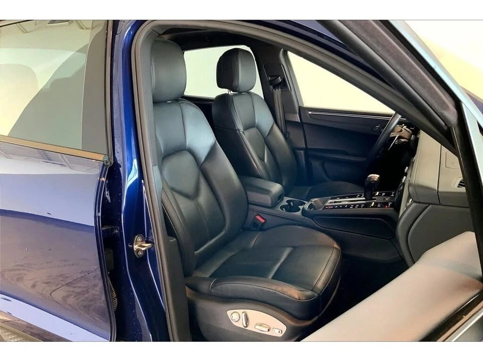 2023 Porsche Macan - Image 14 of 19