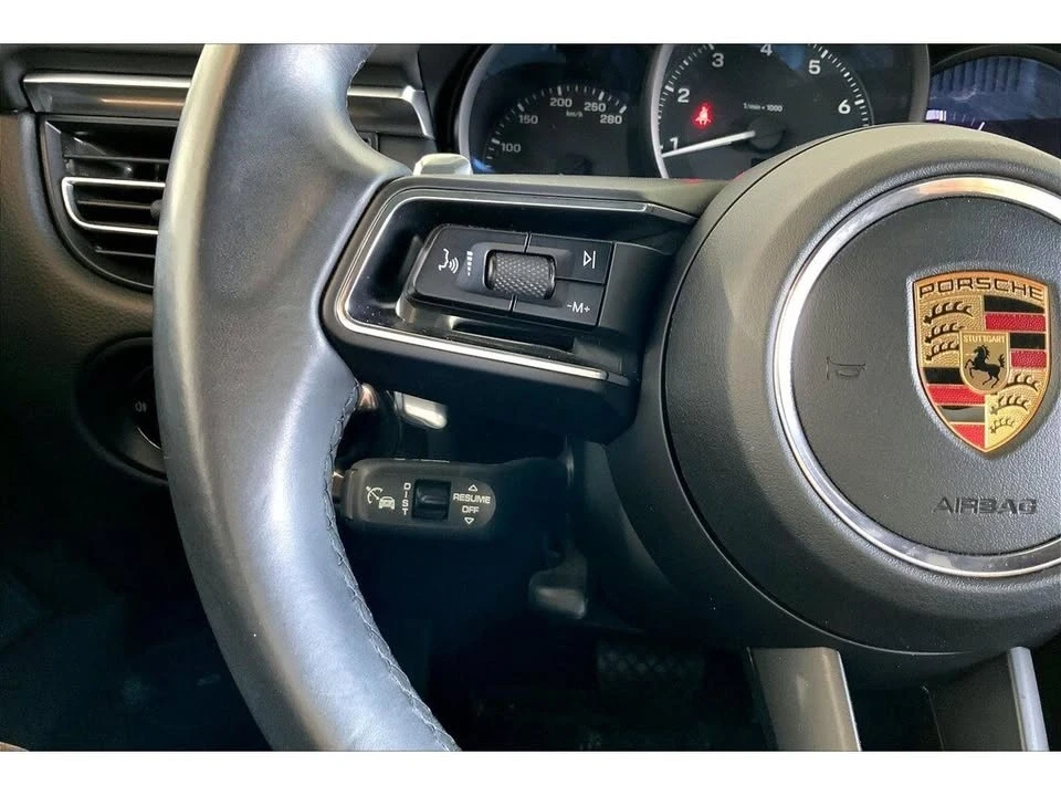 2023 Porsche Macan - Image 16 of 19