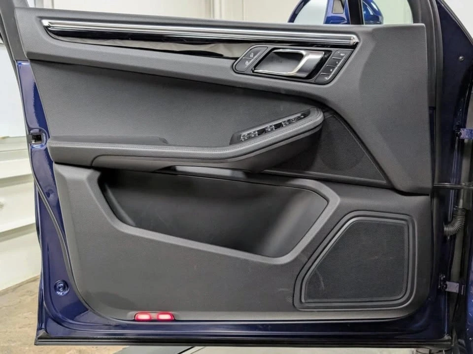 2023 Porsche Macan - Image 13 of 20