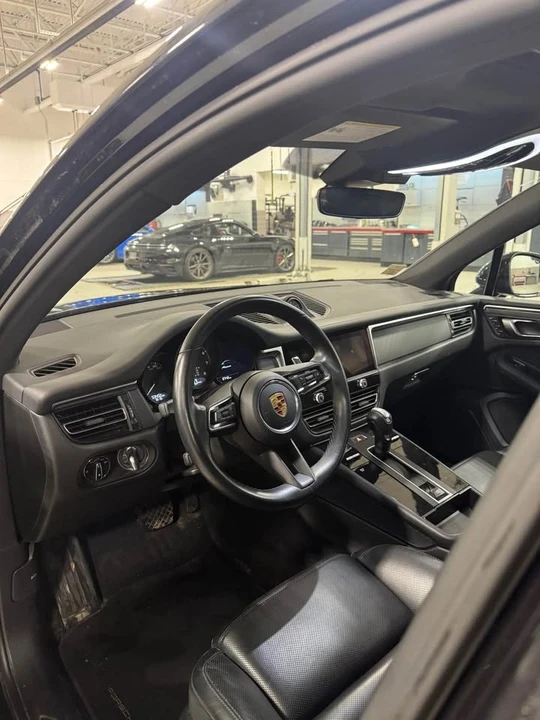 2023 Porsche Macan - Image 7 of 10