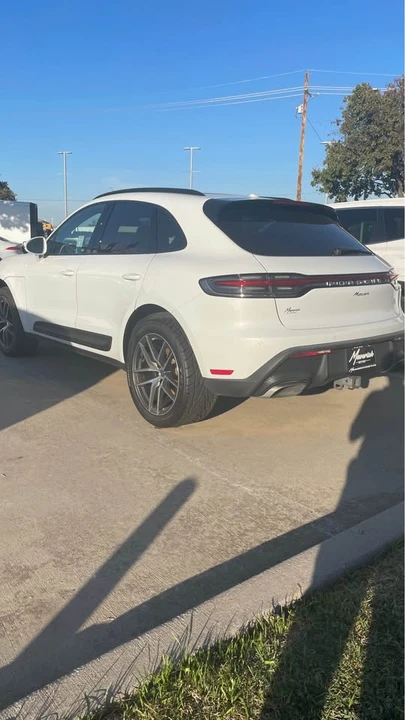 2023 Porsche Macan - Image 4 of 7