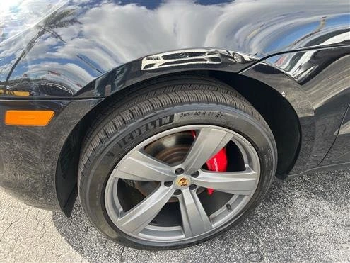 2023 Porsche Macan - Image 17 of 19