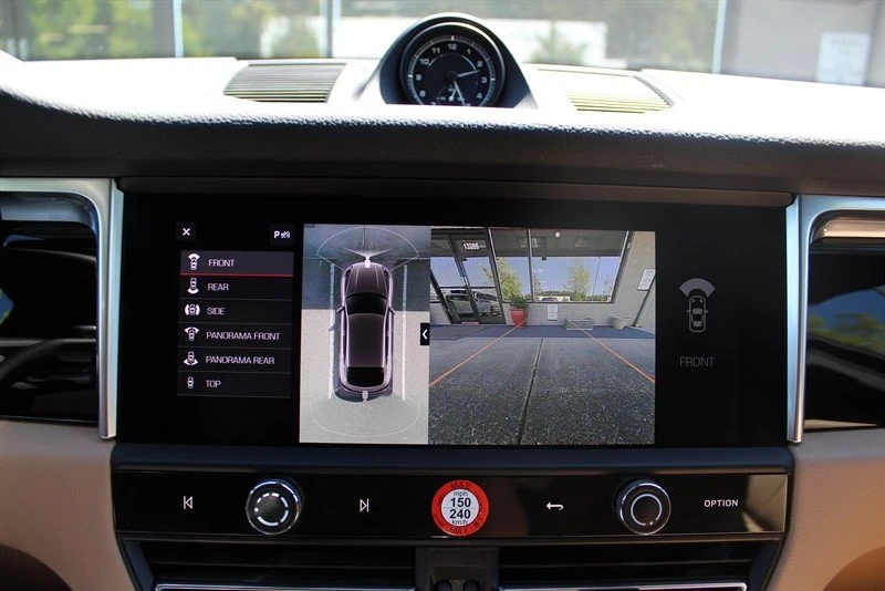 2023 Porsche Macan - Image 14 of 19