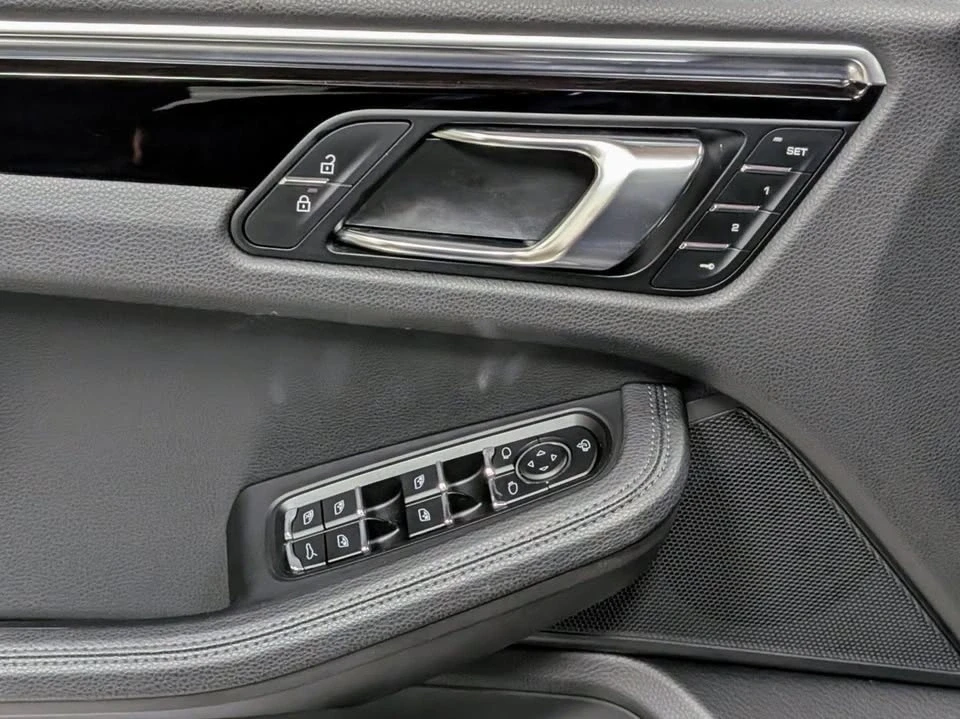 2023 Porsche Macan - Image 14 of 20