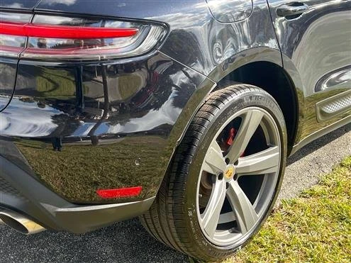 2023 Porsche Macan - Image 16 of 19