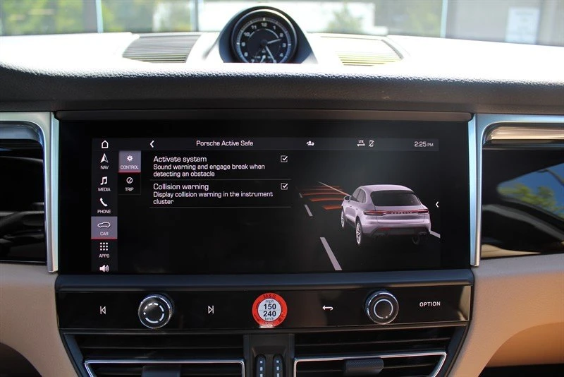 2023 Porsche Macan - Image 13 of 19