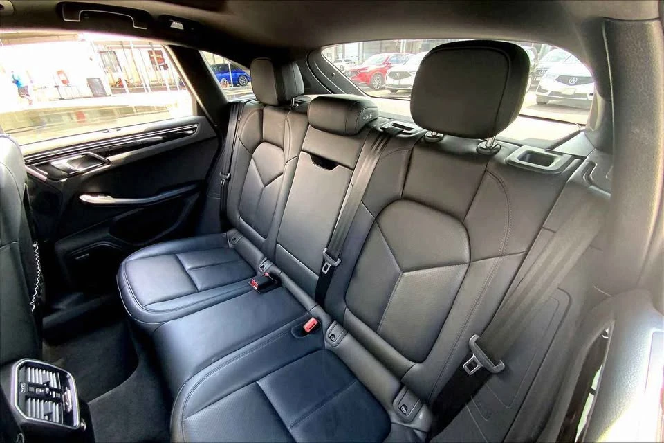 2023 Porsche Macan - Image 6 of 7