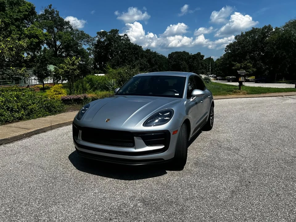 2023 Porsche Macan - Image 16 of 18