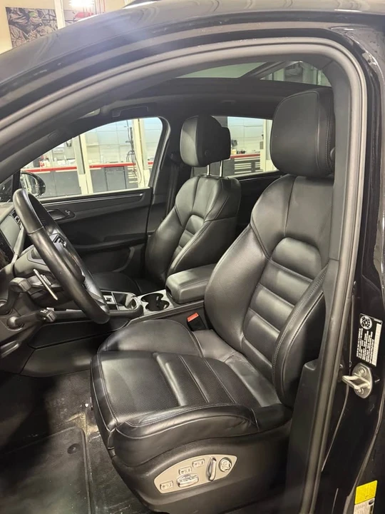 2023 Porsche Macan - Image 6 of 10