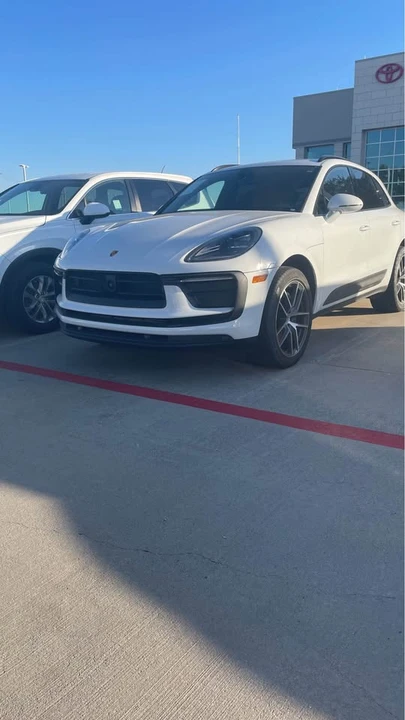 2023 Porsche Macan - Image 2 of 7