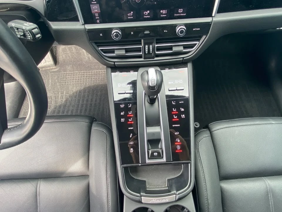 2023 Porsche Macan - Image 12 of 18