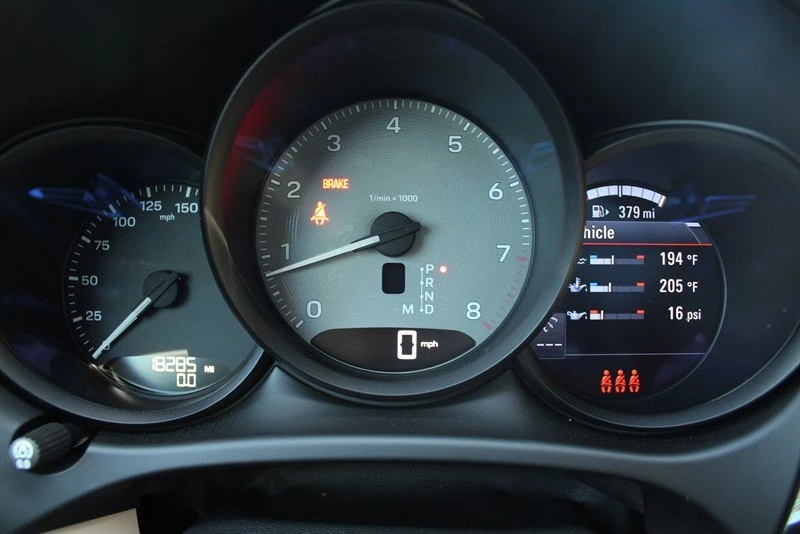 2023 Porsche Macan - Image 8 of 19
