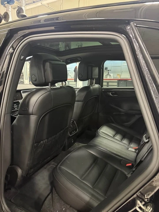 2023 Porsche Macan - Image 8 of 10