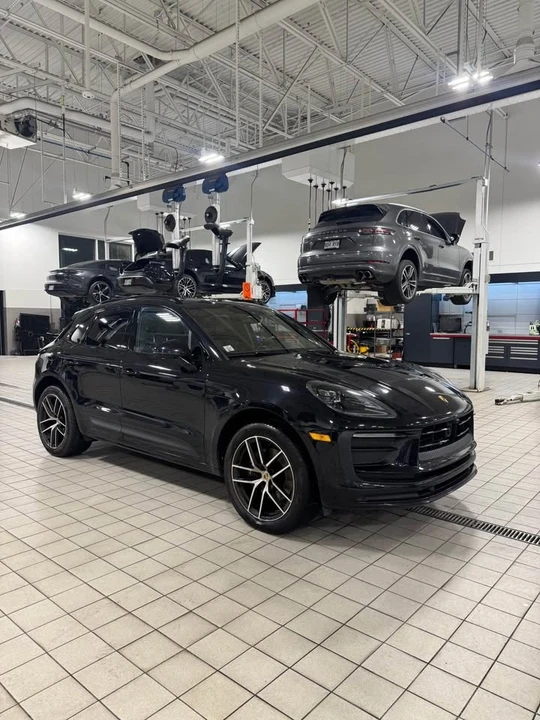 2023 Porsche Macan - Image 2 of 10