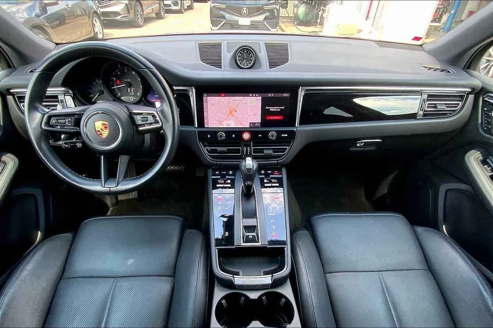 2023 Porsche Macan - Image 3 of 7