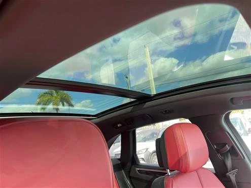2023 Porsche Macan - Image 10 of 19