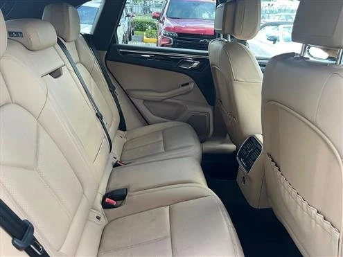 2023 Porsche Macan - Image 8 of 18
