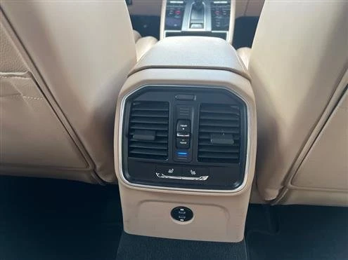 2023 Porsche Macan - Image 16 of 18