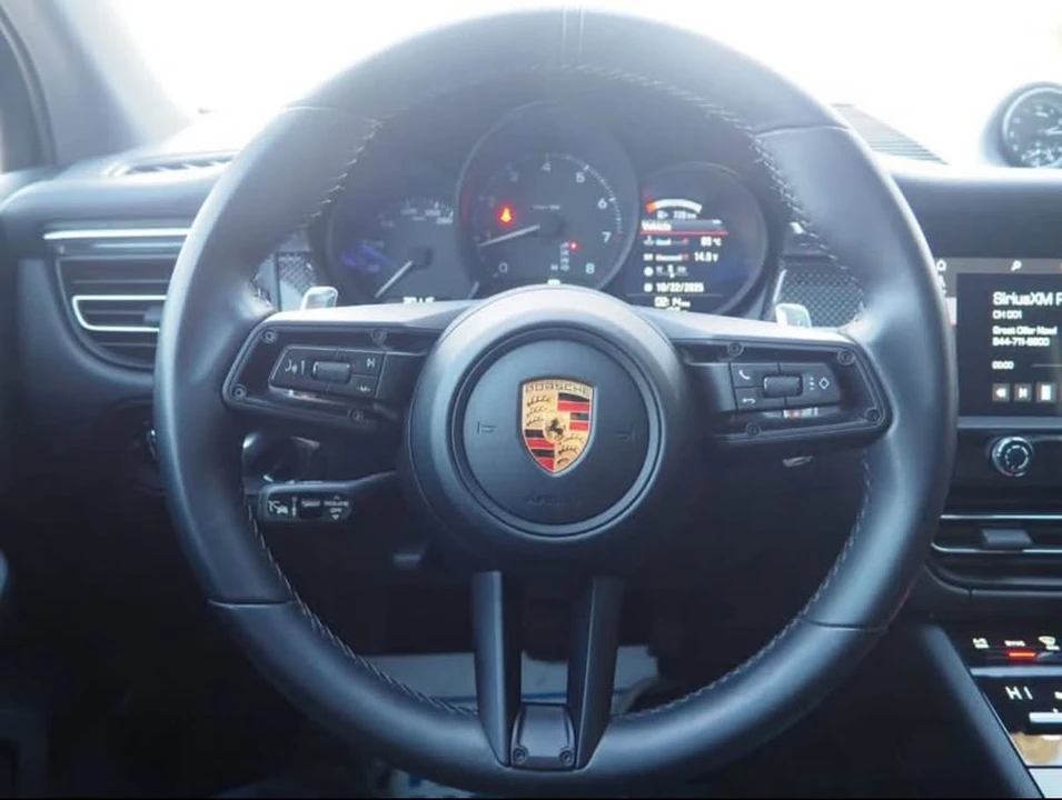 2023 Porsche Macan - Image 5 of 9