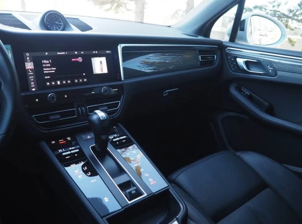 2023 Porsche Macan - Image 6 of 9