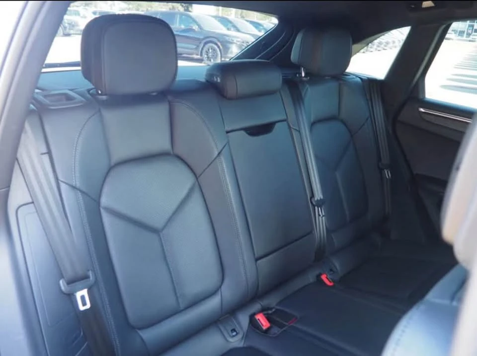 2023 Porsche Macan - Image 9 of 9