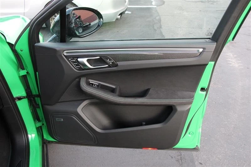 2023 Porsche Macan - Image 20 of 20