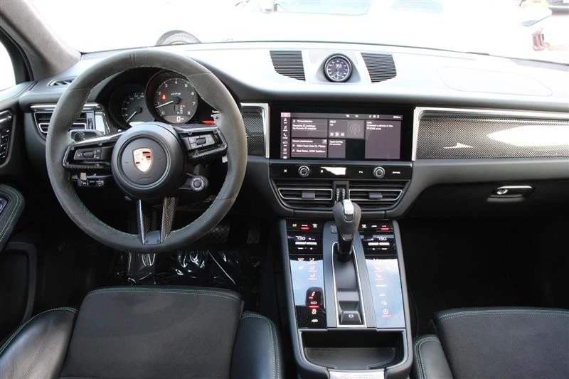2023 Porsche Macan - Image 16 of 20
