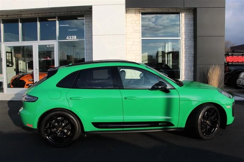 2023 Porsche Macan - Image 10 of 20