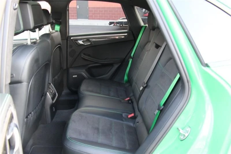 2023 Porsche Macan - Image 14 of 20