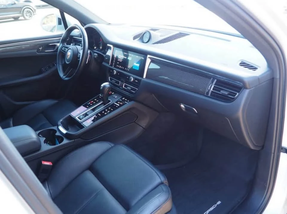 2023 Porsche Macan - Image 8 of 9