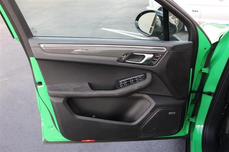 2023 Porsche Macan - Image 13 of 20