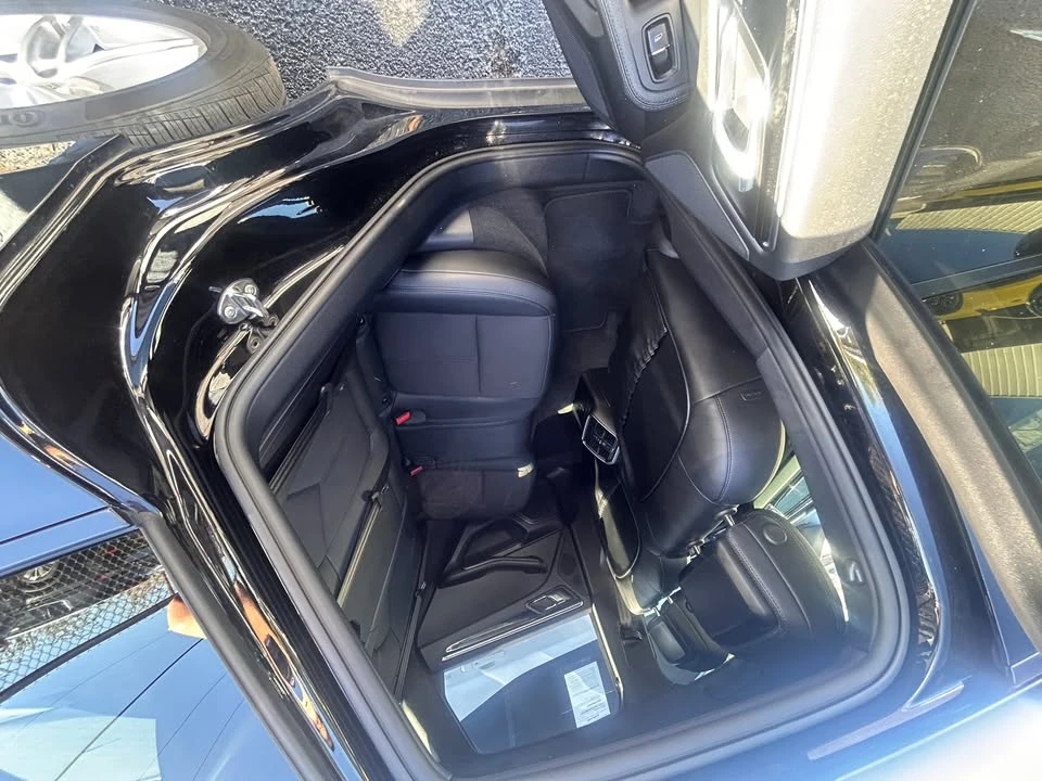 2023 Porsche Macan - Image 2 of 6