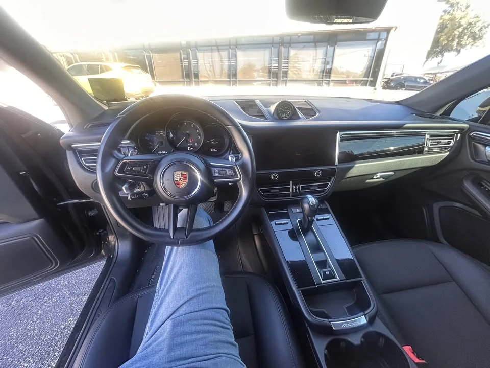 2023 Porsche Macan - Image 3 of 6