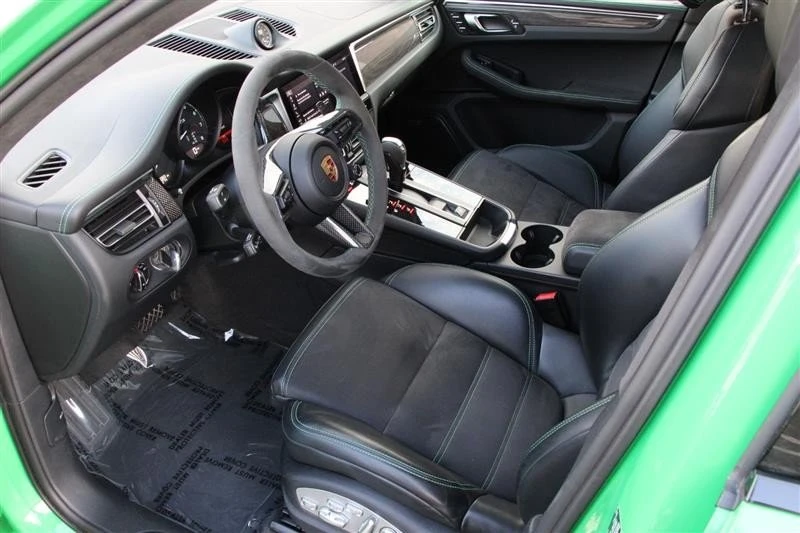 2023 Porsche Macan - Image 11 of 20