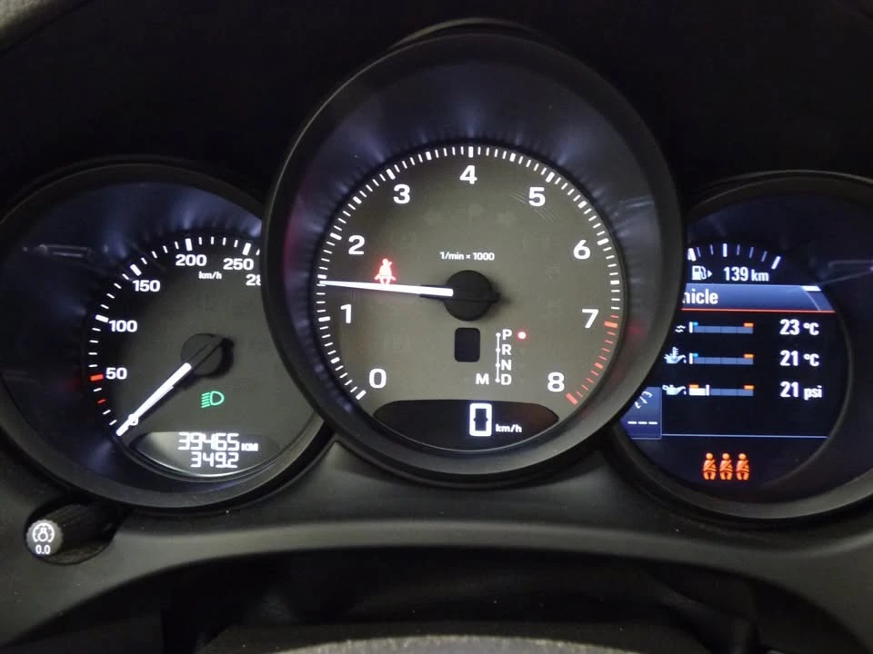 2023 Porsche Macan - Image 9 of 20