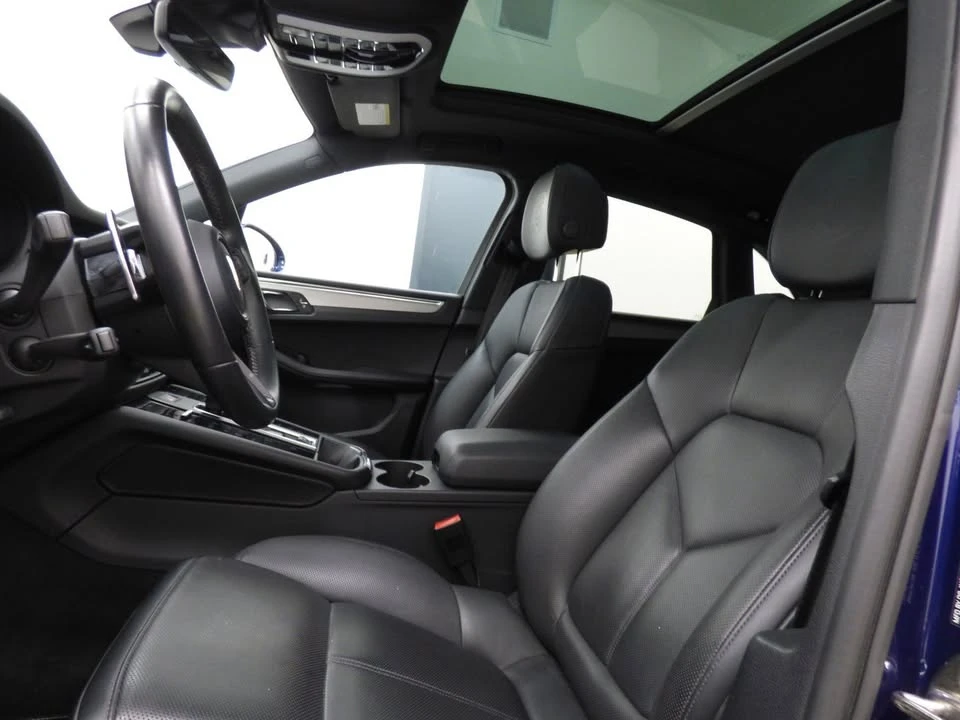 2023 Porsche Macan - Image 15 of 20