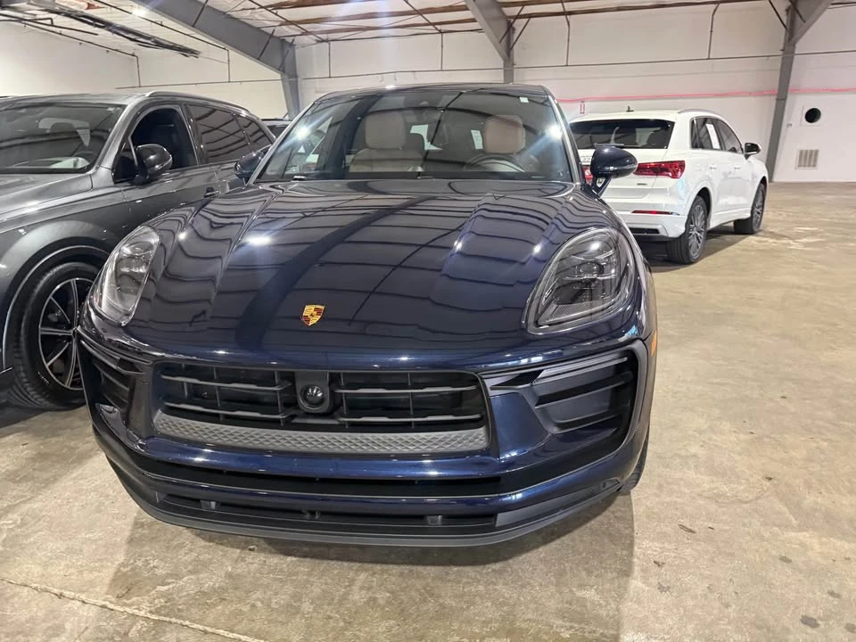 2023 Porsche Macan - Image 2 of 9