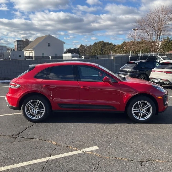 2023 Porsche Macan - Image 12 of 13