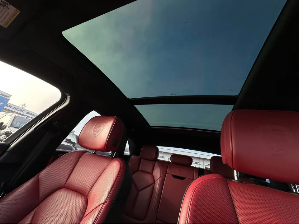 2023 Porsche Macan - Image 17 of 20
