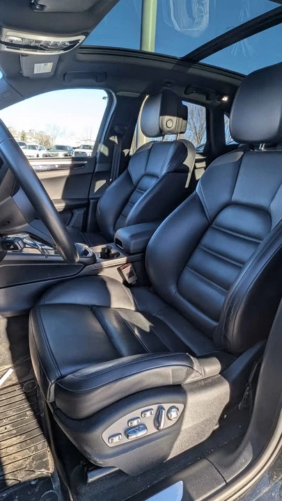 2023 Porsche Macan - Image 5 of 6