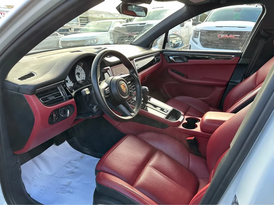2023 Porsche Macan - Image 18 of 20