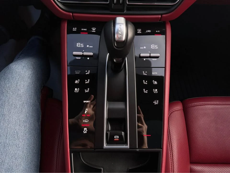 2023 Porsche Macan - Image 12 of 20