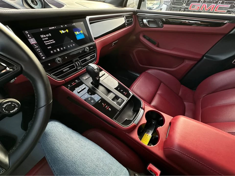 2023 Porsche Macan - Image 11 of 20