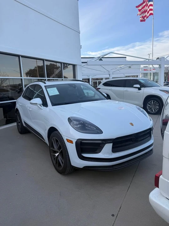 2023 Porsche Macan - Image 2 of 5