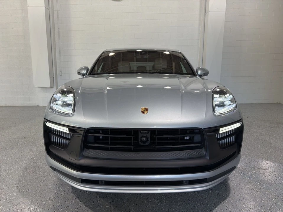 2023 Porsche Macan - Image 10 of 20
