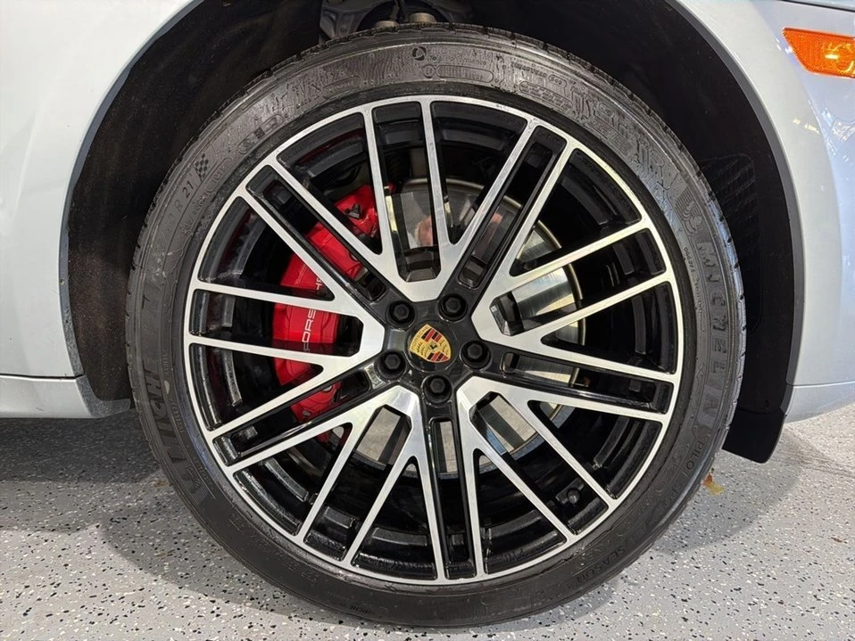 2023 Porsche Macan - Image 13 of 20